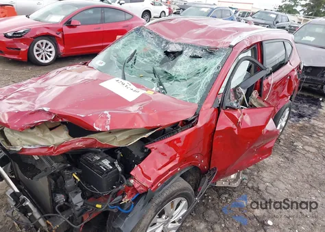 2021 Hyundai Tucson Value z USA, uszkodzony, nr VIN KM8J33A41MU330299